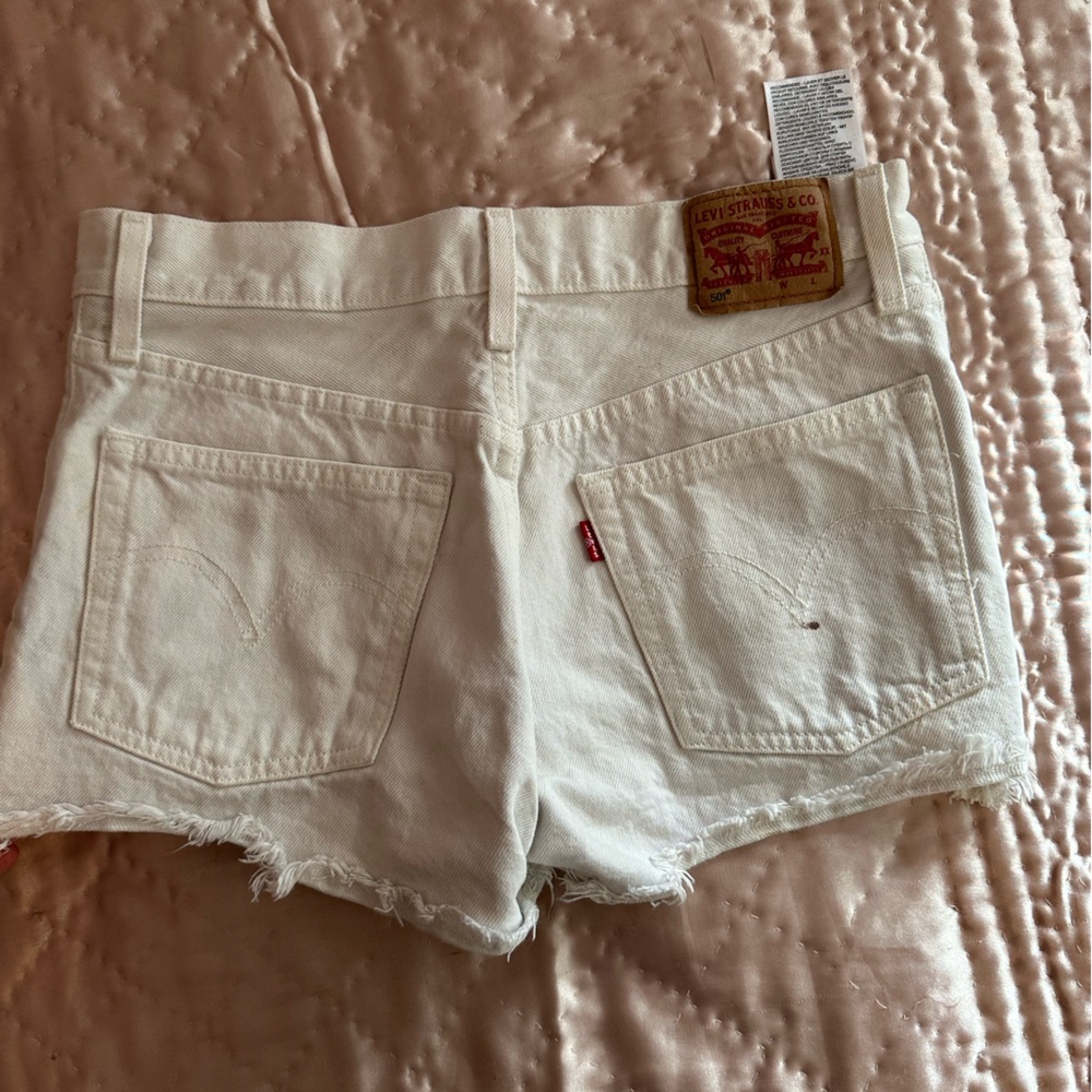 White Levi’s Shorts